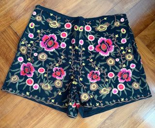 (Category: ) located in . Submitted by addictive_shopping (Listing ID 1362201524, Image 1). Description: .