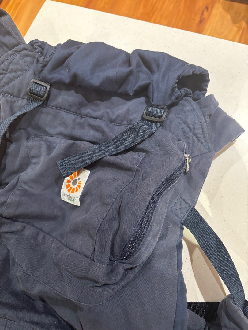Ergobaby Organic Carrier (Category: Carriers & Slings) located in Quezon City. Submitted by bingbnb (Listing ID 1362141509, Image 2). Description: Slight discoloration but works well Decluttering.