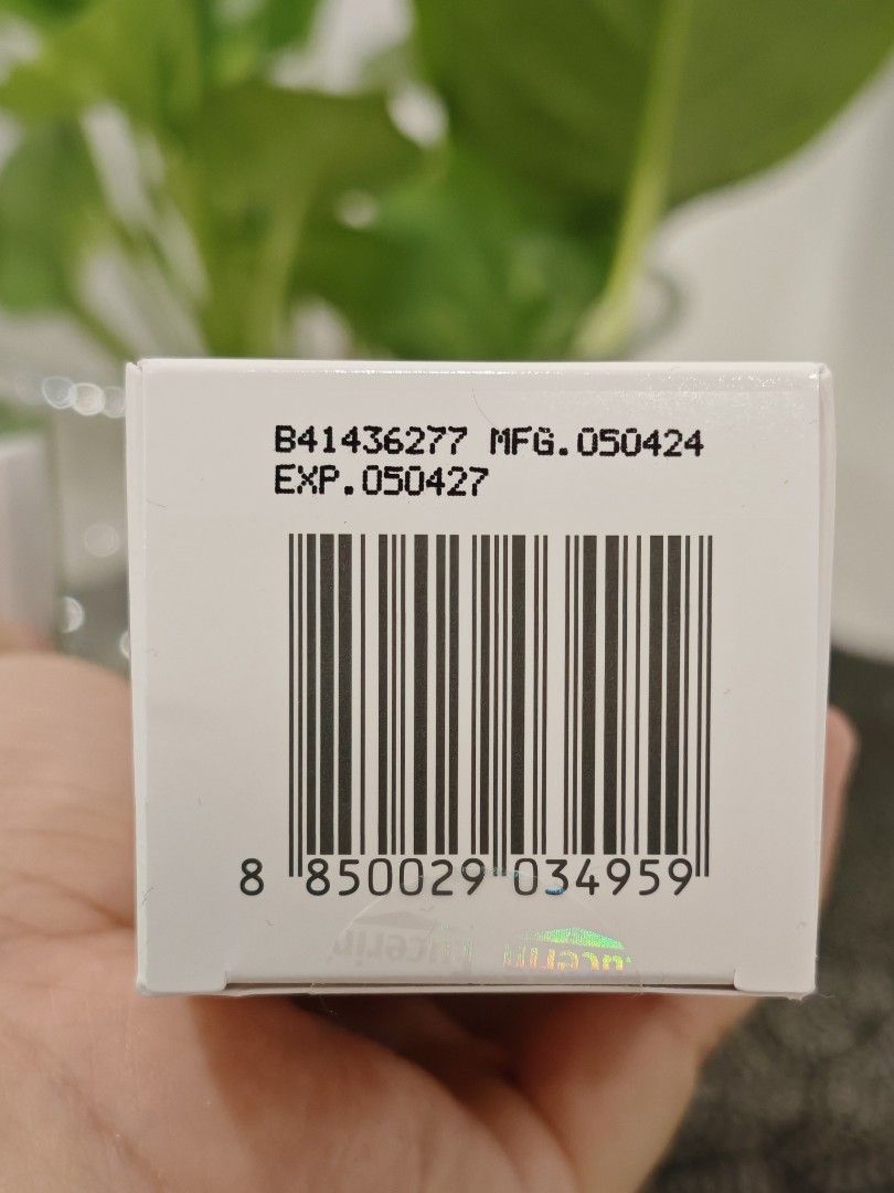 Eucerin (Category: Foot Care) located in Seri Kembangan. Submitted by lifehouz (Listing ID 1362239124, Image 3). Description: Brand new unit + 1 unit left about 50% to let go together A dual serum with Thiamidol® and Hyaluronic Acid Effectively reduces pigment spots and prevents their re-appearance Long-term even skin Younger looking skin.