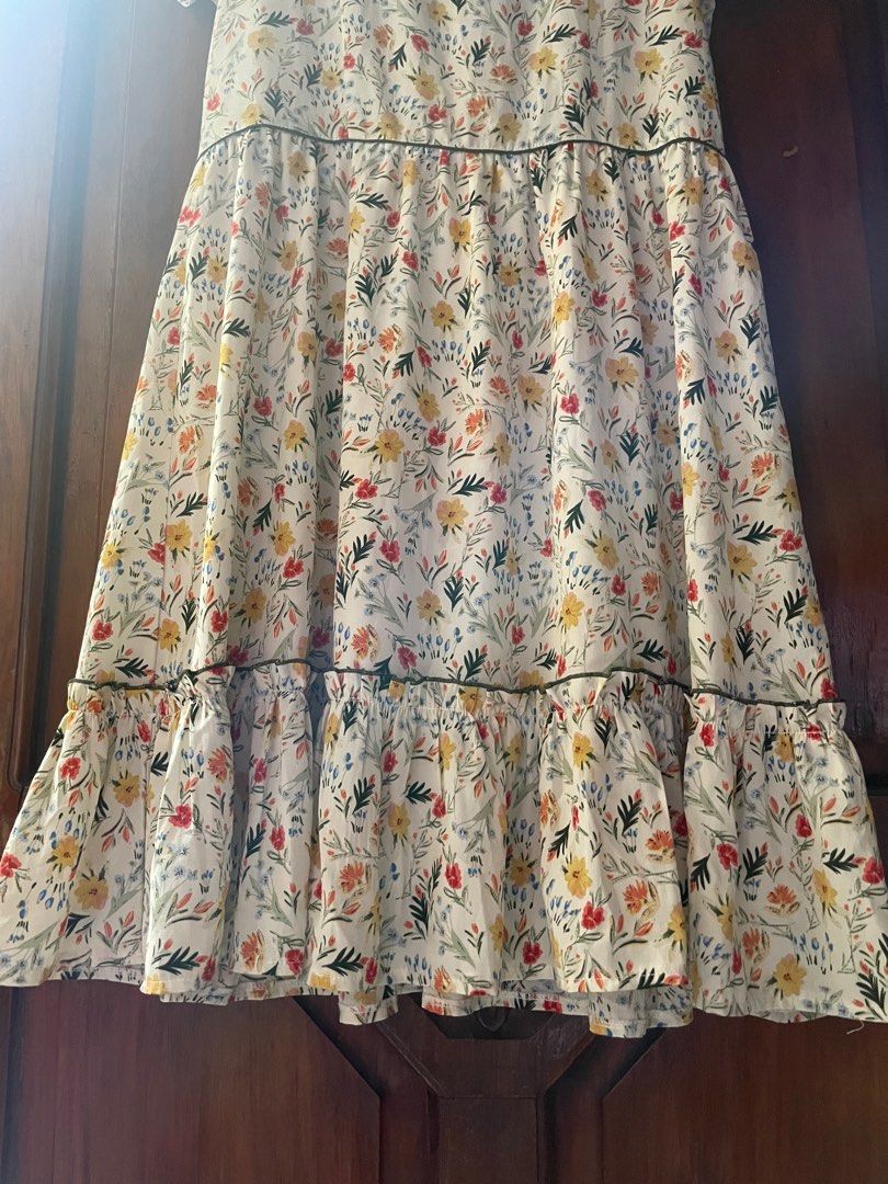 Floral Midi Dress (Category: Dresses) located in Manila. Submitted by practicalitynerd (Listing ID 1362224087, Image 2). Description: Chic and comfy floral dress with a square neckline and ruffled hem. Features a soft, breathable fabric and a flattering fit-and-flare silhouette that moves beautifully. Ideal for casual days out, brunch, or even a garden party! Measurements: Length is 35 inches Bust Size is 34 inches Waist line is 31 inches Details