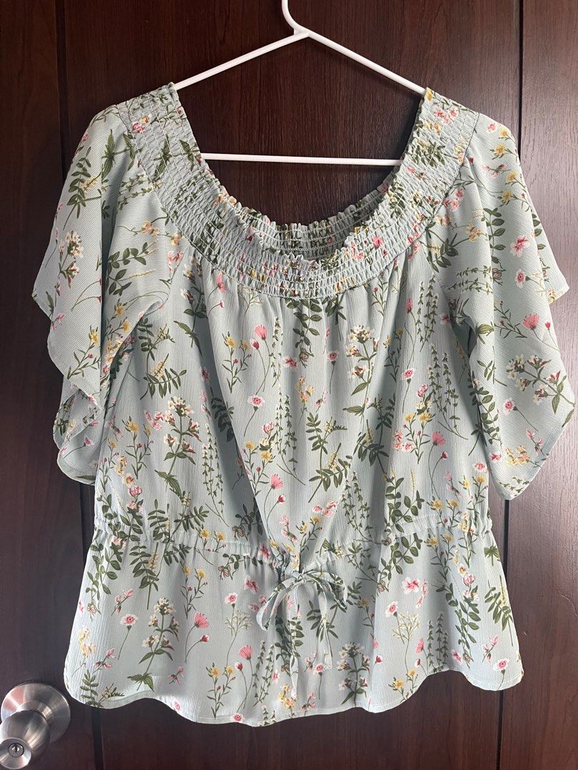 ForMe Floral Blouse (Category: Blouses) located in Makati City. Submitted by ablcn (Listing ID 1362129056, Image 1). Description: Fits S-M.