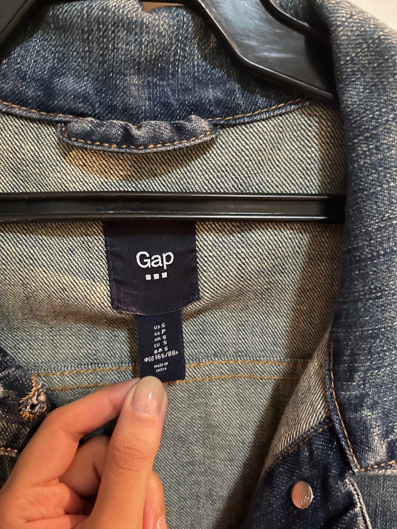 Gap Denim Jacket in S (Category: Coats, Jackets and Outerwear) located in Mandaluyong City. Submitted by blueliberationnotes (Listing ID 1362229005, Image 2). Description: .