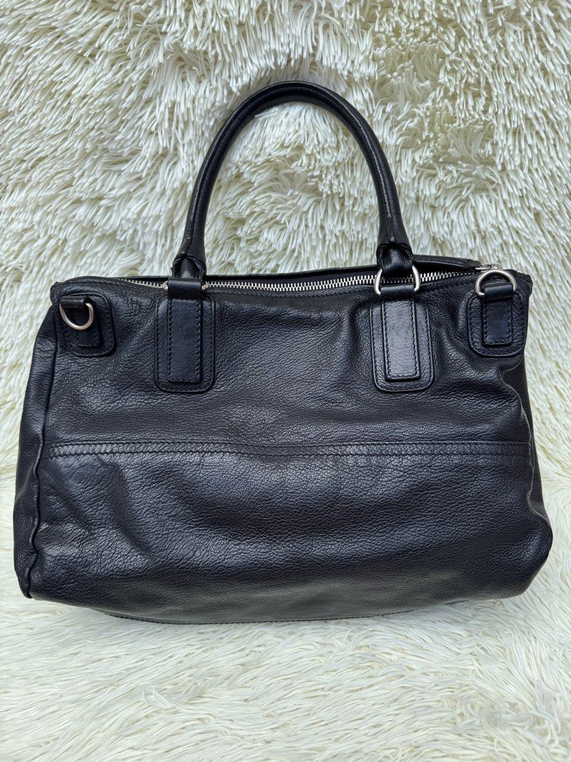 Givenchy Pandora Large Goatskin (Category: Luxury Bags & Wallets) located in Las Pinas. Submitted by Le.Pattie.Luxe (Listing ID 1362159508, Image 3). Description: 💯% Authentic 𝐆𝐢𝐯𝐞𝐧𝐜𝐡𝐲 𝐏𝐚𝐧𝐝𝐨𝐫𝐚 𝐋𝐚𝐫𝐠𝐞 𝐢𝐧 𝐆𝐨𝐚𝐭𝐬𝐤𝐢𝐧 🖤𝐏𝐡𝐩 𝟏𝟓𝐤🖤 ▪️No strap ▪️8/10 condition signs of wear on the handles & interior otherwise still in good condition ▪️Authenticated by B101 Revue ▪️Inclusion: provided satin dustbag ▪️Approx. Dimensions: 