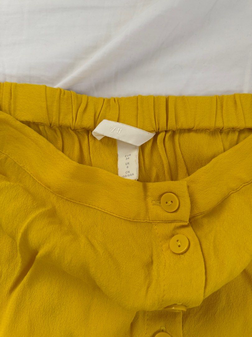 H&M Yellow Maxi skirt (Category: Skirts) located in Las Pinas. Submitted by tbclo (Listing ID 1362229130, Image 2). Description: .
