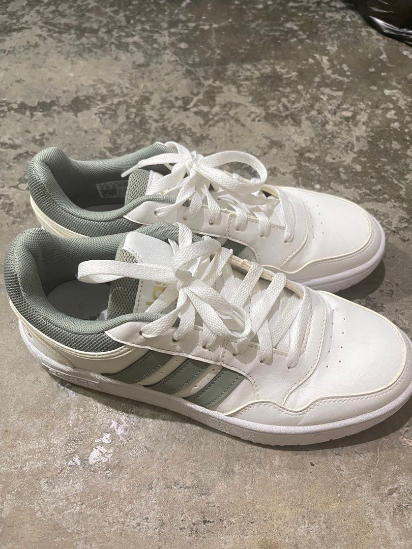 Hoops 3.0 Adidas FOR SALE! (Category: Sneakers) located in Pasig City. Submitted by mrjbq (Listing ID 1362145658, Image 2). Description: I bought this in Australia. Orig Price: 4,200 I just used this once, may box and paper bag pa. RFS: Wrong size Delivery fee to be shouldered by the buyer..