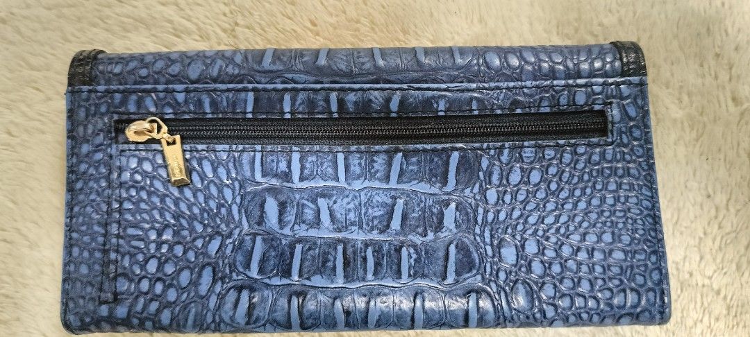 Iginoo Trifold Wallet (Category: Luxury Bags & Wallets) located in Romblon. Submitted by migustyles (Listing ID 1362124000, Image 3). Description: Iginoo Collections Trifold Wallet Crocs like new condition.