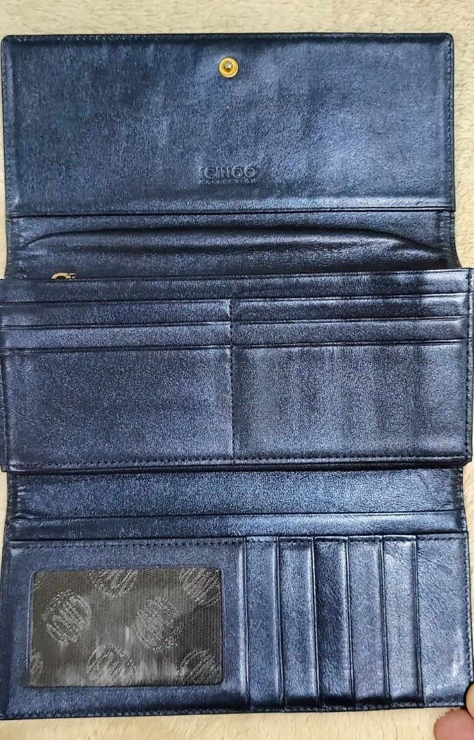 Iginoo Trifold Wallet (Category: Luxury Bags & Wallets) located in Romblon. Submitted by migustyles (Listing ID 1362124000, Image 2). Description: Iginoo Collections Trifold Wallet Crocs like new condition.