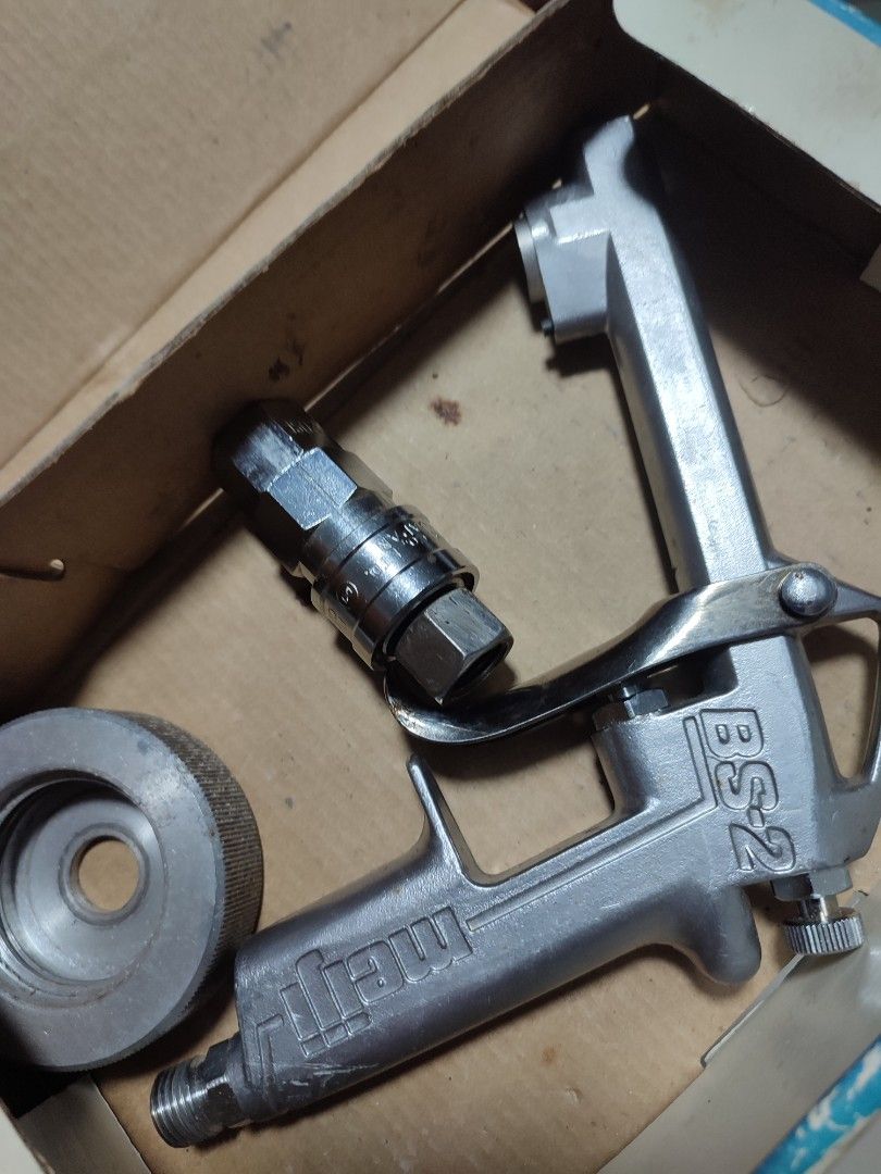 Japan Spraygun Meiji (Category: Construction Tools & Equipment) located in Quezon City. Submitted by manyigorot33447 (Listing ID 1362284627, Image 3). Description: Japan surplus as is.