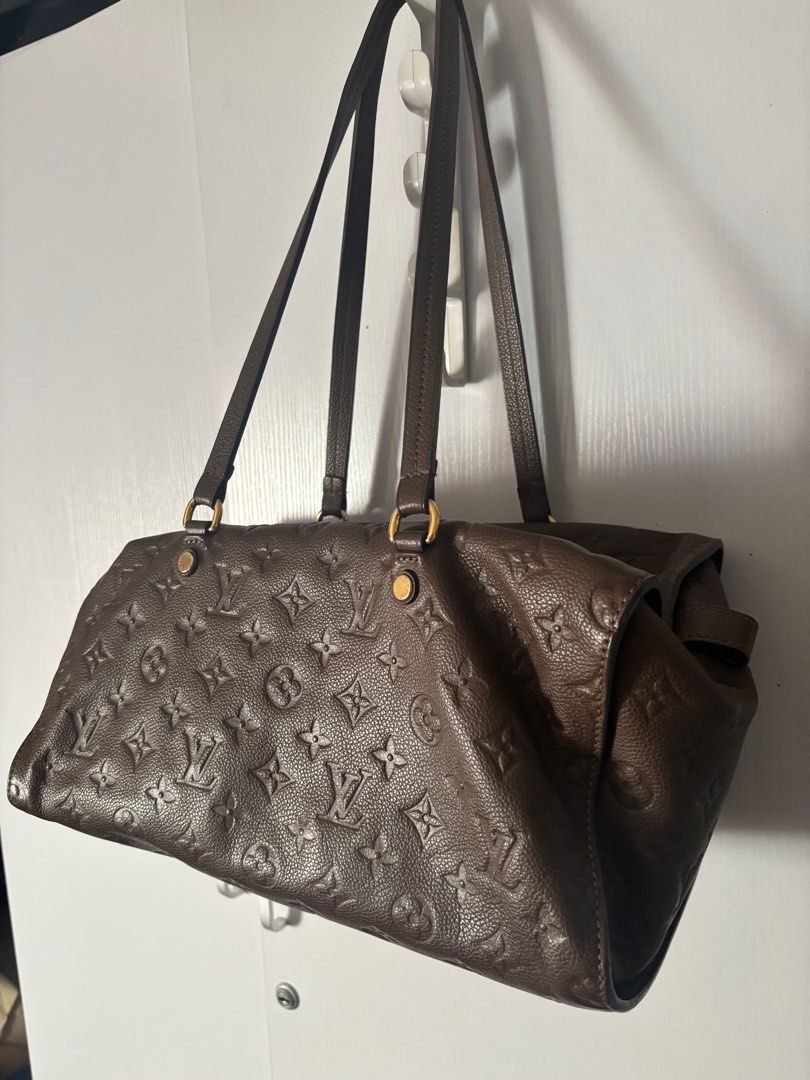 Louie Vuitton empreinte bag (Category: Luxury Bags & Wallets) located in Makati City. Submitted by bravelion_cea1db (Listing ID 1362235210, Image 2). Description: Louis Vuitton Empreinte bag RFS : decluttering 09338608996.