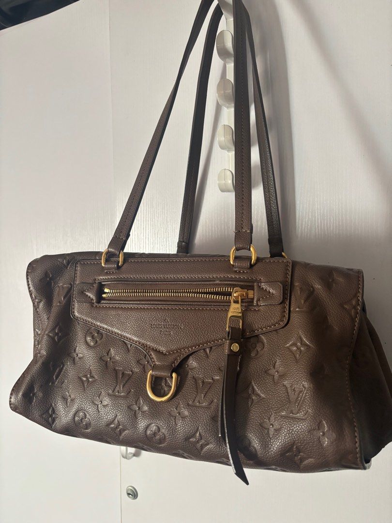 Louie Vuitton empreinte bag (Category: Luxury Bags & Wallets) located in Makati City. Submitted by bravelion_cea1db (Listing ID 1362235210, Image 1). Description: Louis Vuitton Empreinte bag RFS : decluttering 09338608996.