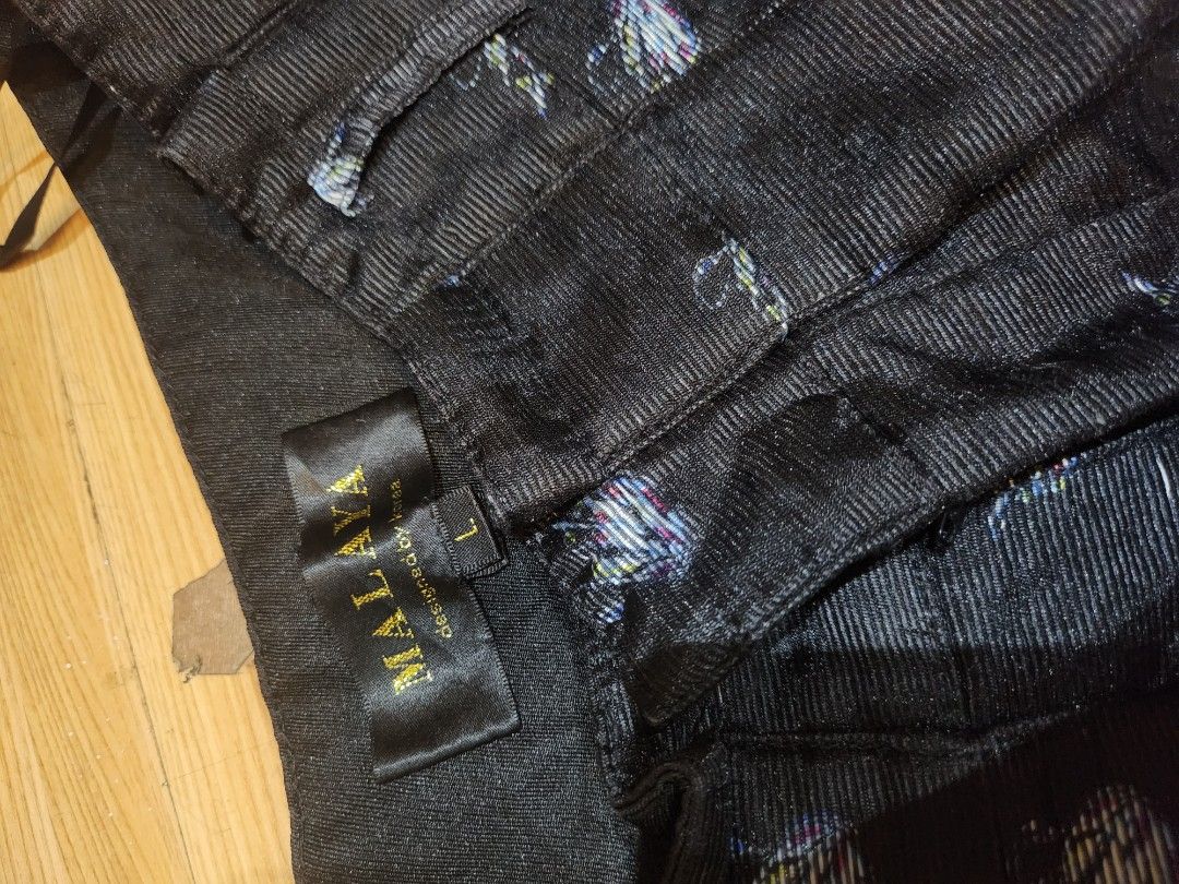 MALAYA black shorts with floral pattern (Category: Shorts) located in Manila. Submitted by pintarest (Listing ID 1362270791, Image 2). Description: Never worn.
