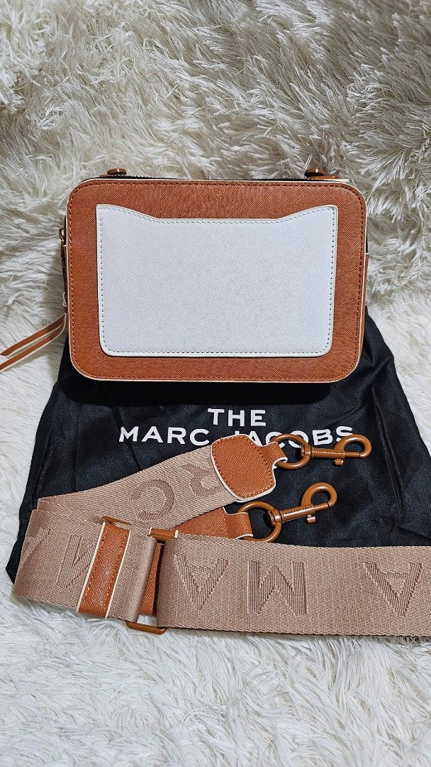 MARC JACOBS SNAPSHOT (Category: Luxury Bags & Wallets) located in Bulacan. Submitted by misyeljane (Listing ID 1362220286, Image 2). Description: MARC JACOBS SNAPSHOT WITH TOP HANDLE WITH DUSTBAG MADE IN VIETNAM JAPAN SOURCE PM FOR MORE INFO..