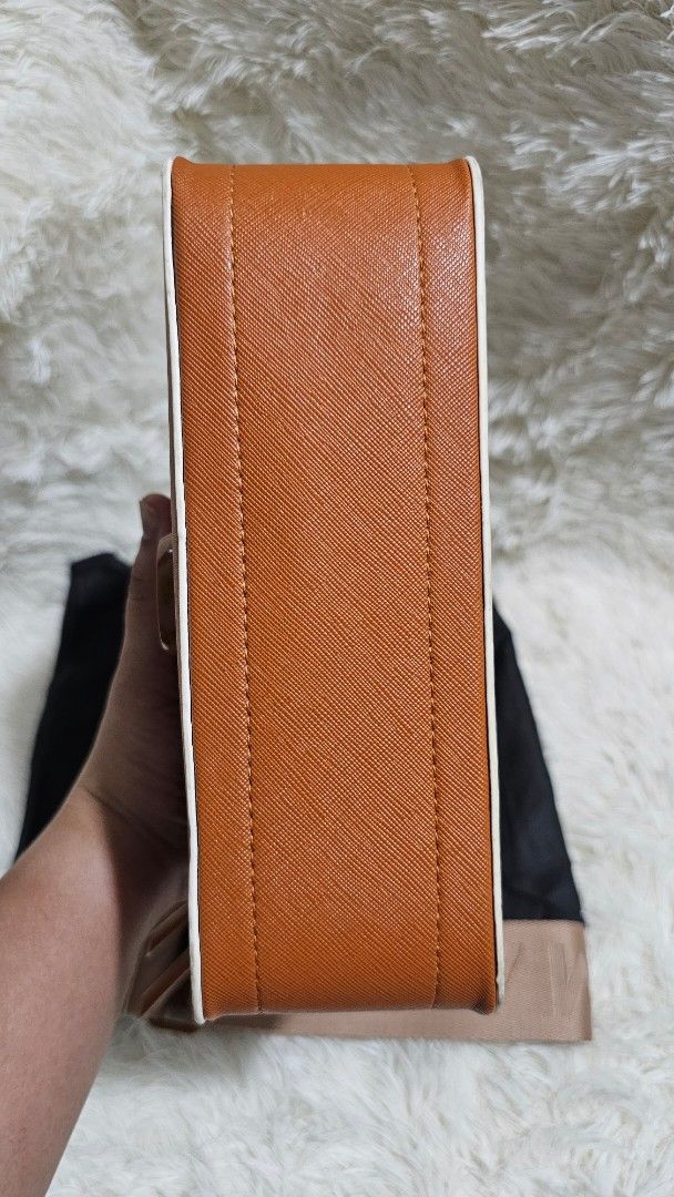 MARC JACOBS SNAPSHOT (Category: Luxury Bags & Wallets) located in Bulacan. Submitted by misyeljane (Listing ID 1362220286, Image 3). Description: MARC JACOBS SNAPSHOT WITH TOP HANDLE WITH DUSTBAG MADE IN VIETNAM JAPAN SOURCE PM FOR MORE INFO..