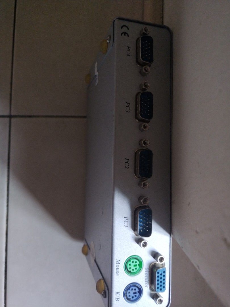 Monitor Switcher (Category: Desktops) located in Kuala Lumpur. Submitted by msmohdza (Listing ID 1362169739, Image 1). Description: Muilti desktop monitor switcher 4 channels. 4 desktop plug in into the switcher and view into 1 monitor output..
