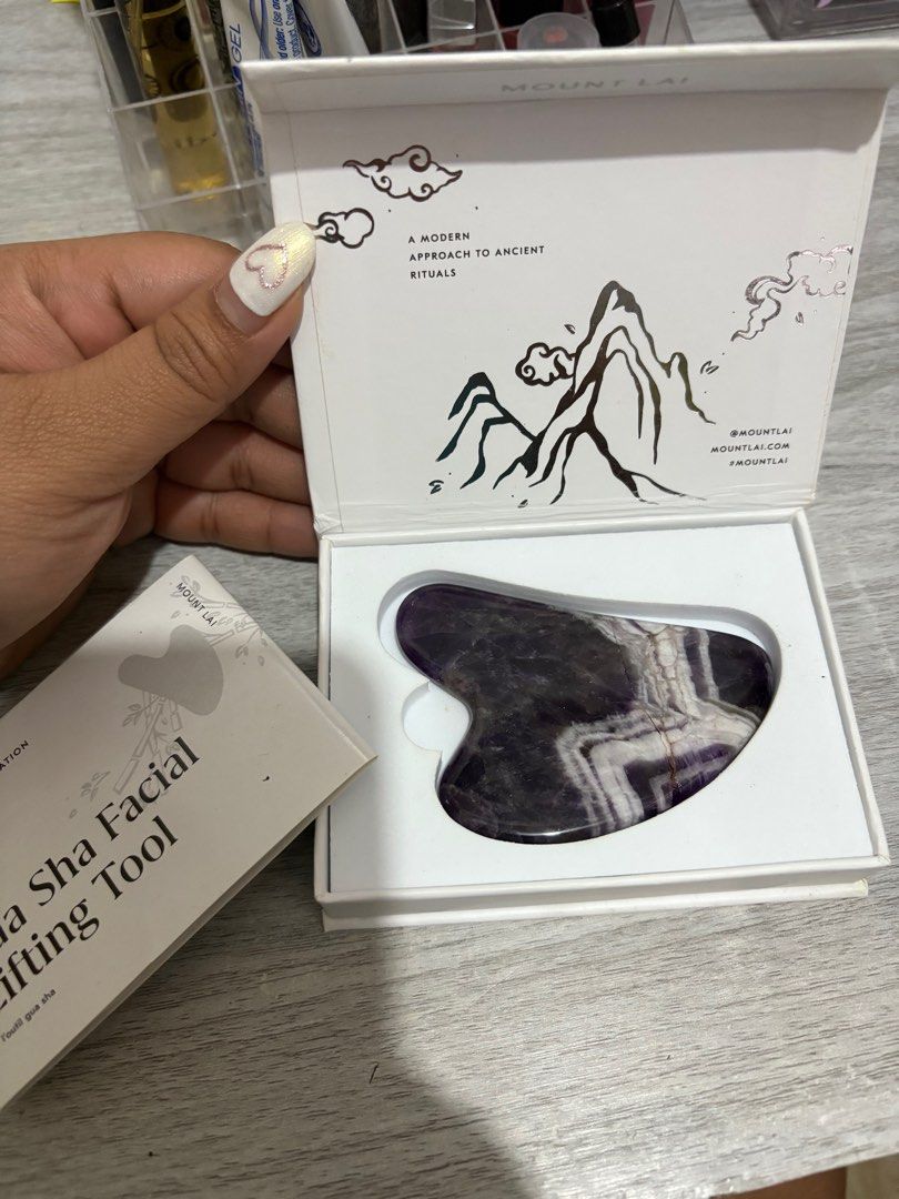 mount lai gua sha (Category: Face Care) located in Cabuyao City. Submitted by gemaicamarie (Listing ID 1362210592, Image 3). Description: ang expensive netoo tas nadrop ko, not sure if its fixable pa.