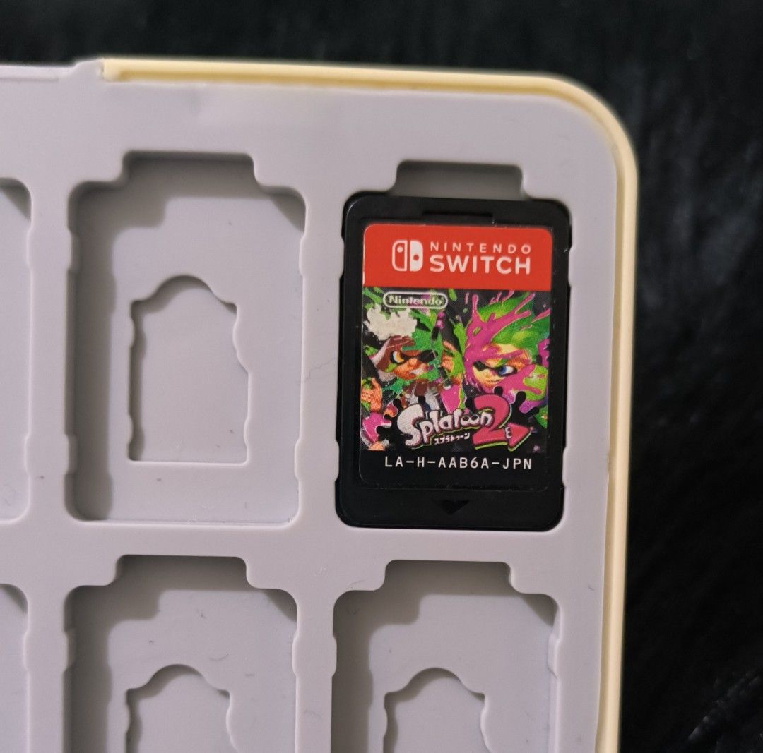 Nintendo Switch Splatoon 2 with cardcase (Category: Nintendo) located in Manila. Submitted by dallecloset_ii (Listing ID 1362182339, Image 2). Description: not tested itong card kasi wala po akong n.switch kasama na po itong card case.