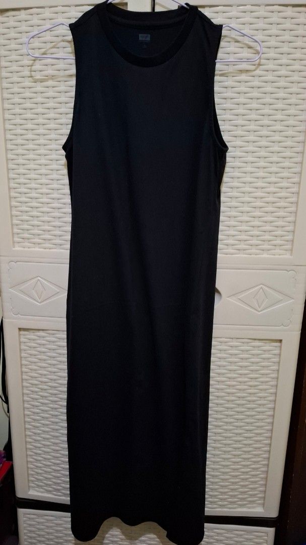 Oxgn Sleeveless Dress with Slit (Category: Dresses) located in Manila. Submitted by dm_ca (Listing ID 1348426892, Image 1). Description: Size S on tag *Color may differ due to camera exposure and monitor/screen view.*.