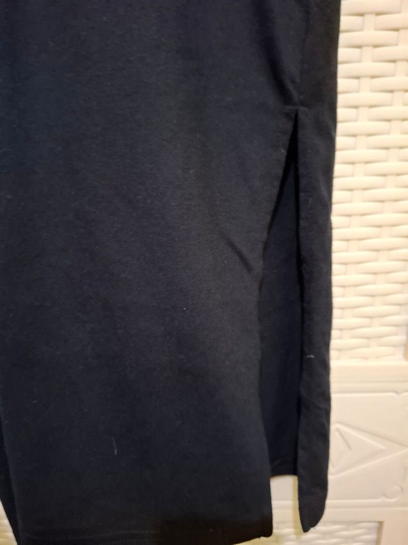 Oxgn Sleeveless Dress with Slit (Category: Dresses) located in Manila. Submitted by dm_ca (Listing ID 1348426892, Image 3). Description: Size S on tag *Color may differ due to camera exposure and monitor/screen view.*.