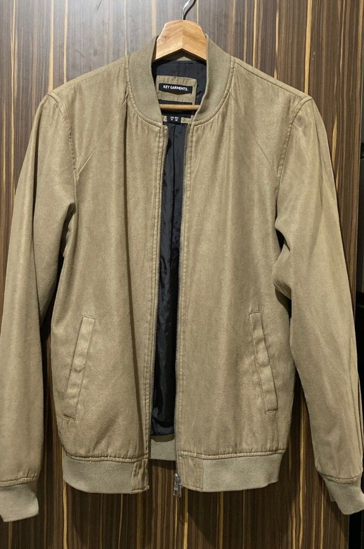 With Issue: Pre-owned Pull & Bear Suede Bomber Jacket for Men Medium Eur (Category: Coats, Jackets and Outerwear) located in Quezon City. Submitted by ellieandeddie (Listing ID 1362130965, Image 2). Description: Pull & Bear Suede Bomber Jacket for Men The bomber jacket is being sold as it no longer fits due to recent weight gain. Issues: - The zipper is a bit problematic—it closes sometimes, but other times it doesn’t and isn’t smooth. - The stit