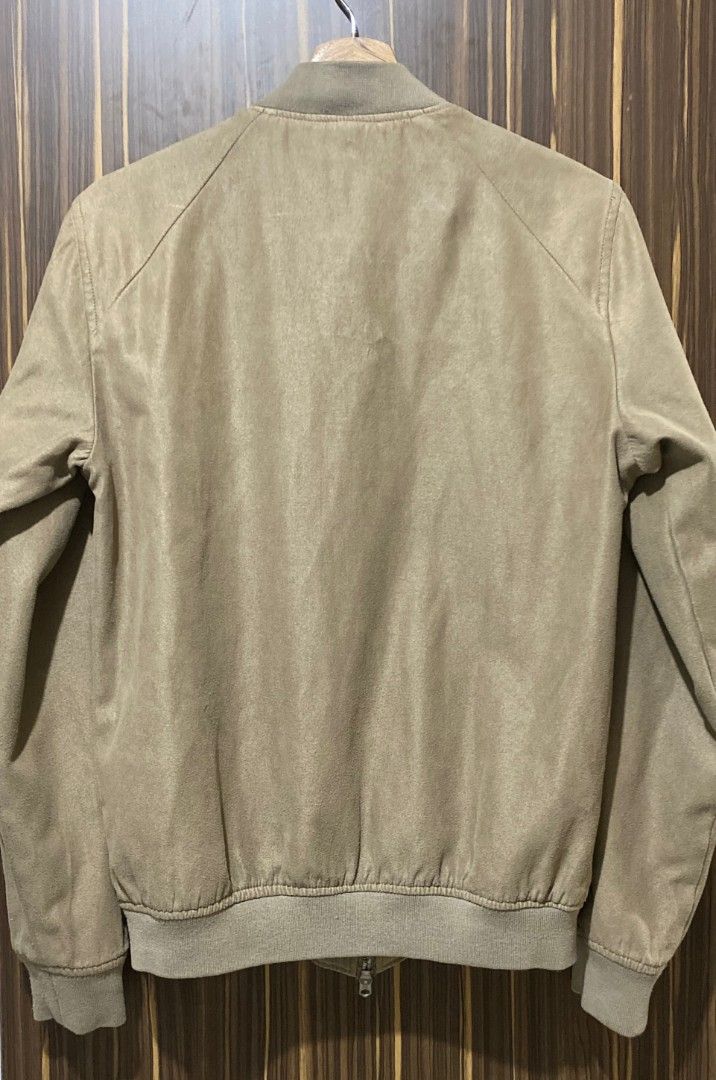 With Issue: Pre-owned Pull & Bear Suede Bomber Jacket for Men Medium Eur (Category: Coats, Jackets and Outerwear) located in Quezon City. Submitted by ellieandeddie (Listing ID 1362130965, Image 3). Description: Pull & Bear Suede Bomber Jacket for Men The bomber jacket is being sold as it no longer fits due to recent weight gain. Issues: - The zipper is a bit problematic—it closes sometimes, but other times it doesn’t and isn’t smooth. - The stit