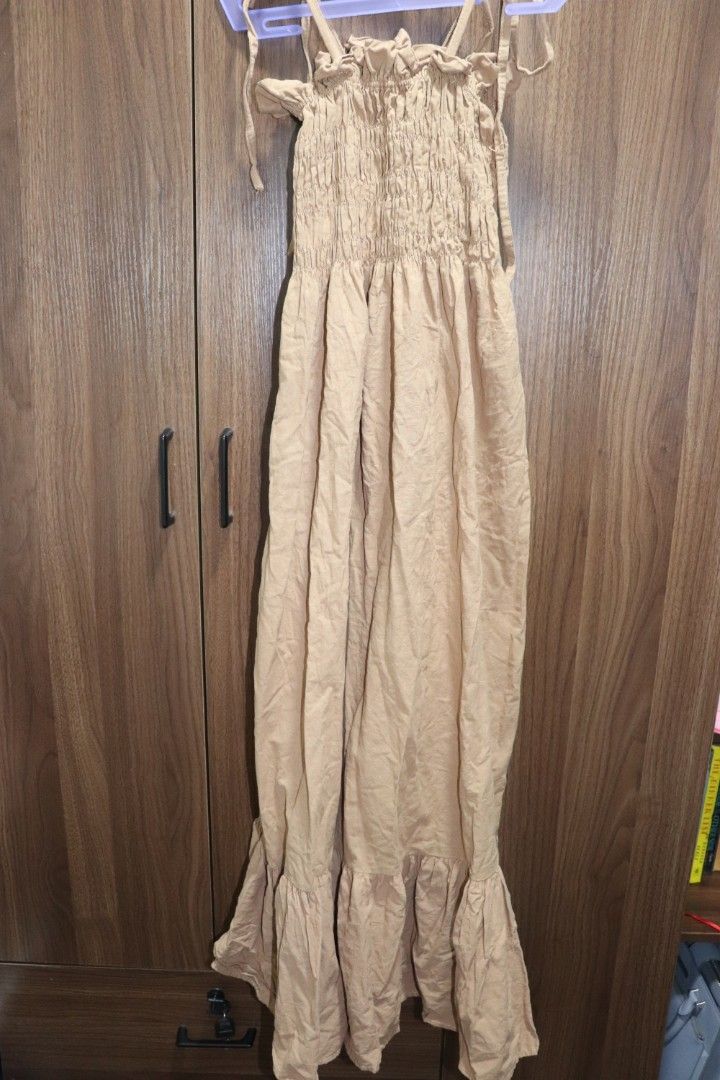 Smocked Dress with Hat (Category: Dresses) located in Cavite. Submitted by trishadvb (Listing ID 1362231164, Image 2). Description: Maxi smocked dress with hat Like new Color: Brown Fits XS-Medium Self-tie straps, can be worn as tube dress Free SF if will get another item from my listings 🤗.