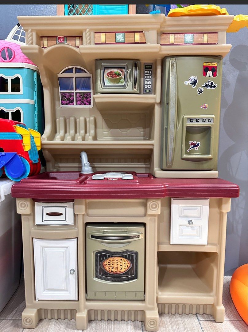 Step2 kitchen (Category: Infant Playtime) located in Caloocan City. Submitted by ashleyscorner (Listing ID 1161748794, Image 2). Description: Gcash Pickup caloocan east grace park.