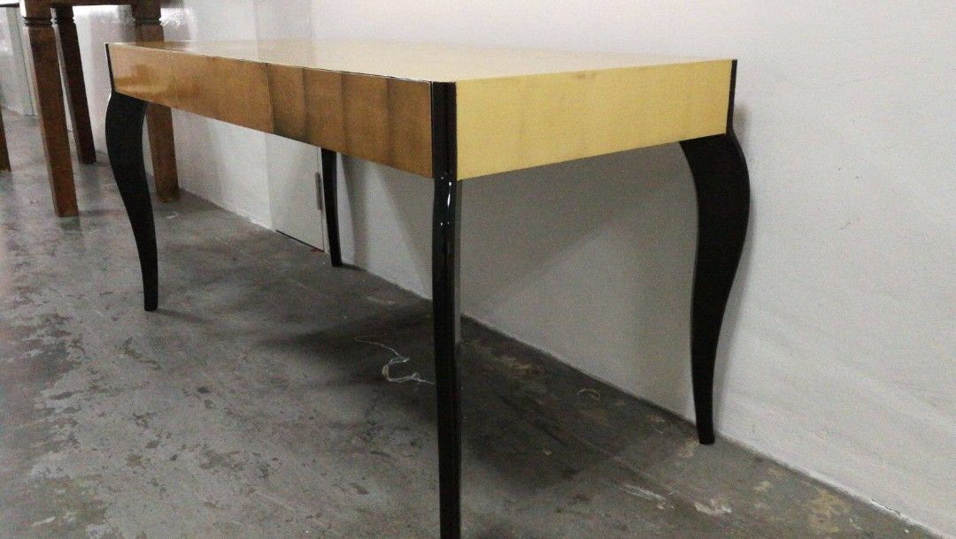 Table (Category: Tables & Sets) located in Singapore. Submitted by zhangjiawen (Listing ID 1362127144, Image 3). Description: 书桌，黄色，铜质包皮，状态良好，$150,免费送货，联系电话：92357138.