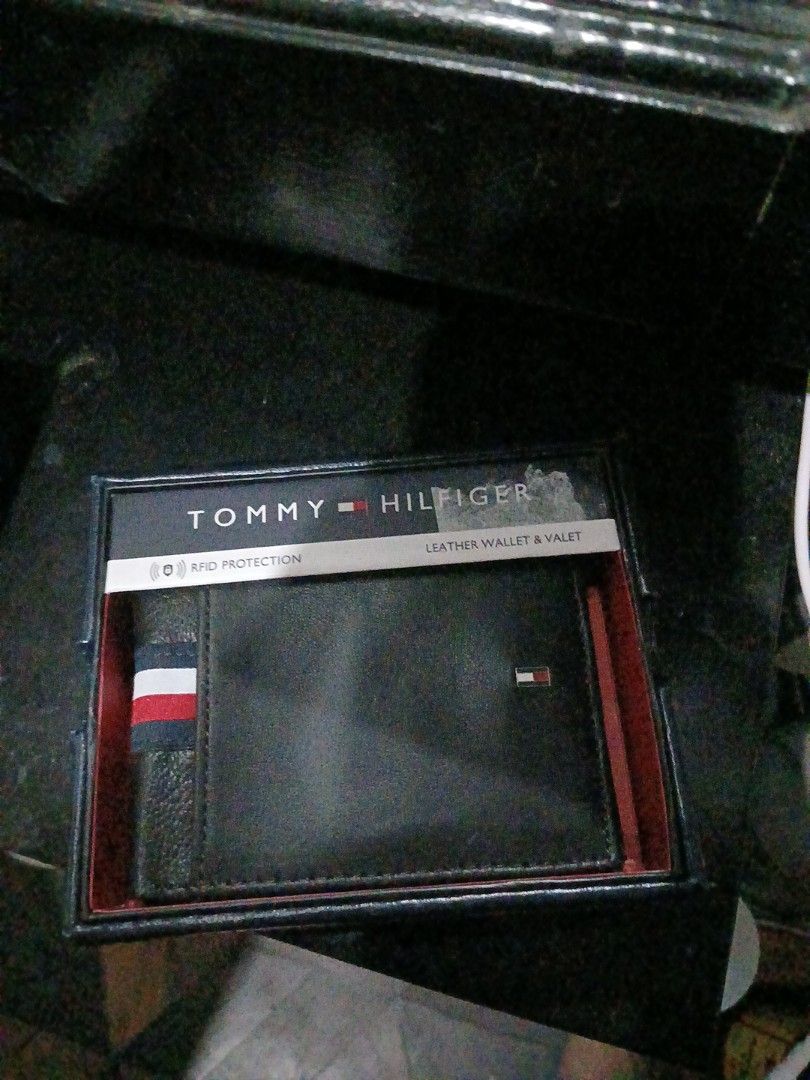 Tommy hilfiger (Category: Wallets & Card Holders) located in Santiago. Submitted by rhosphy (Listing ID 1362270847, Image 1). Description: .