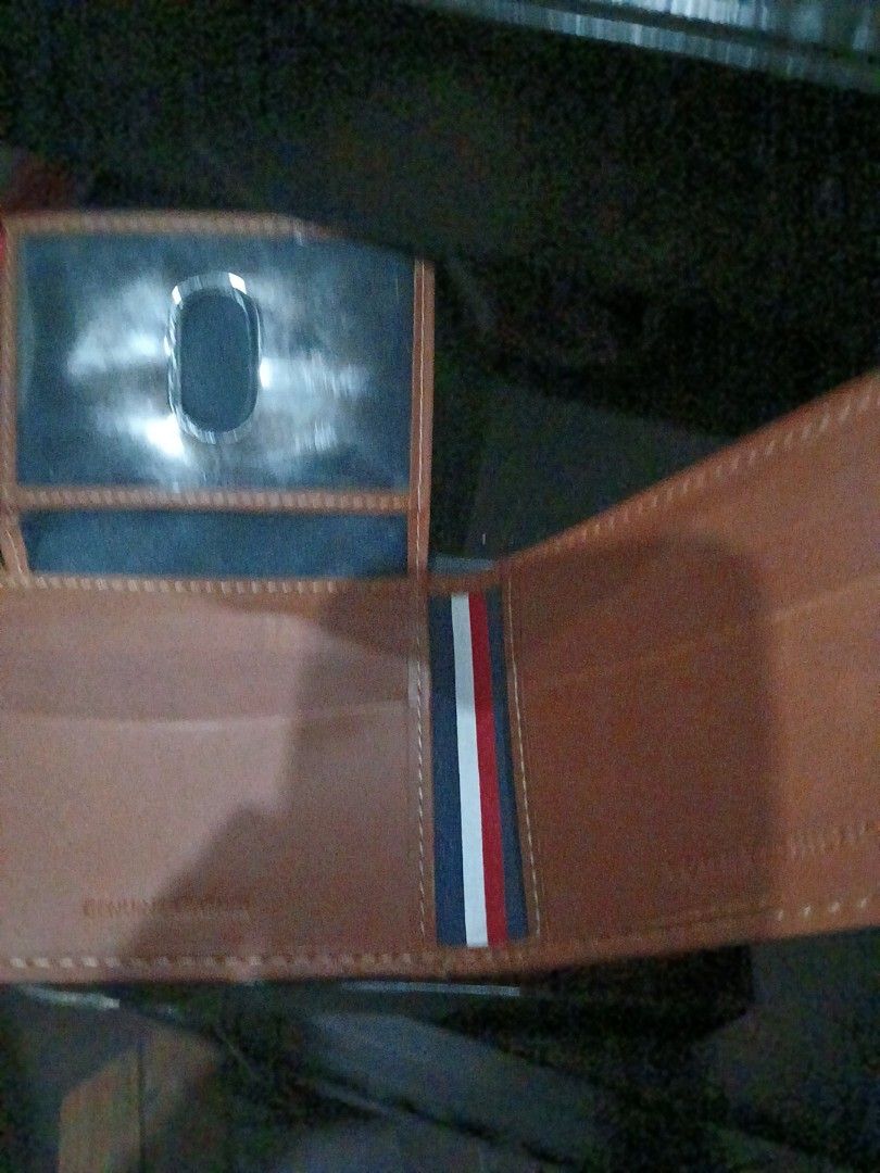 Tommy hilfiger (Category: Wallets & Card Holders) located in Santiago. Submitted by rhosphy (Listing ID 1362271218, Image 2). Description: .