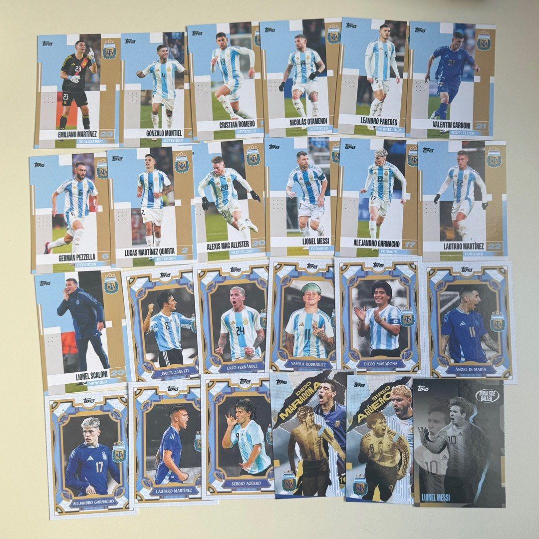 Carte Maradona/Messi D10S Topps 2023 - Feuille Rouge /25 - Notée PSA 8