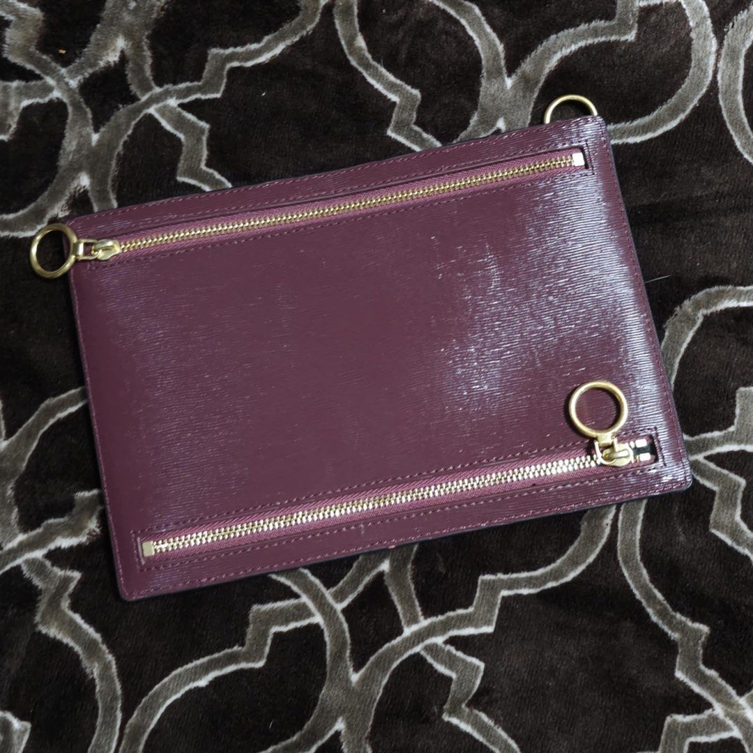 Tory Burch Multi Zip Pouch (Category: Luxury Bags & Wallets) located in Manila. Submitted by mahaechn (Listing ID 1362288102, Image 2). Description: ✨ PRELOVED ALERT ✨ Selling my Tory Burch Multi Zip Pouch for only ₱3,500!! Authentic and in excellent condition! ✨ Perfect for: • Keeping your essentials organized • A cute addition to your everyday carry 👜 • Perfect for a night out or quick errands 💅 Reason for Selling: Decluttering as we’re movin