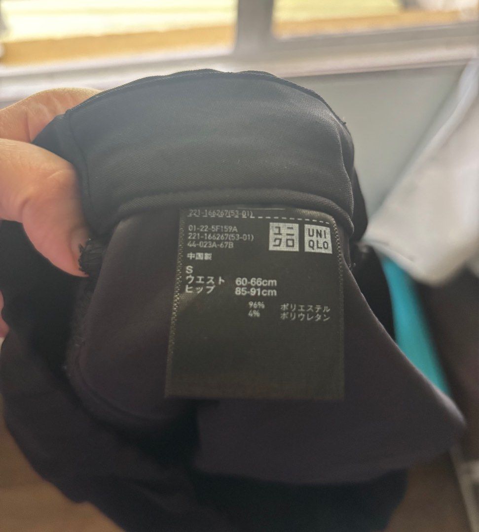 Uniqlo Black Gaucho Pants (Category: Other Bottoms) located in Cainta. Submitted by patdr. (Listing ID 1362209976, Image 3). Description: - Below the knee length - Has garter waistband - Flowy pants - Light and breezy which is perfect for summer - Has signs of usage .