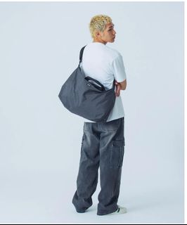 (Category: ) located in . Submitted by thehypewear.co (Listing ID 1362210635, Image 1). Description: .