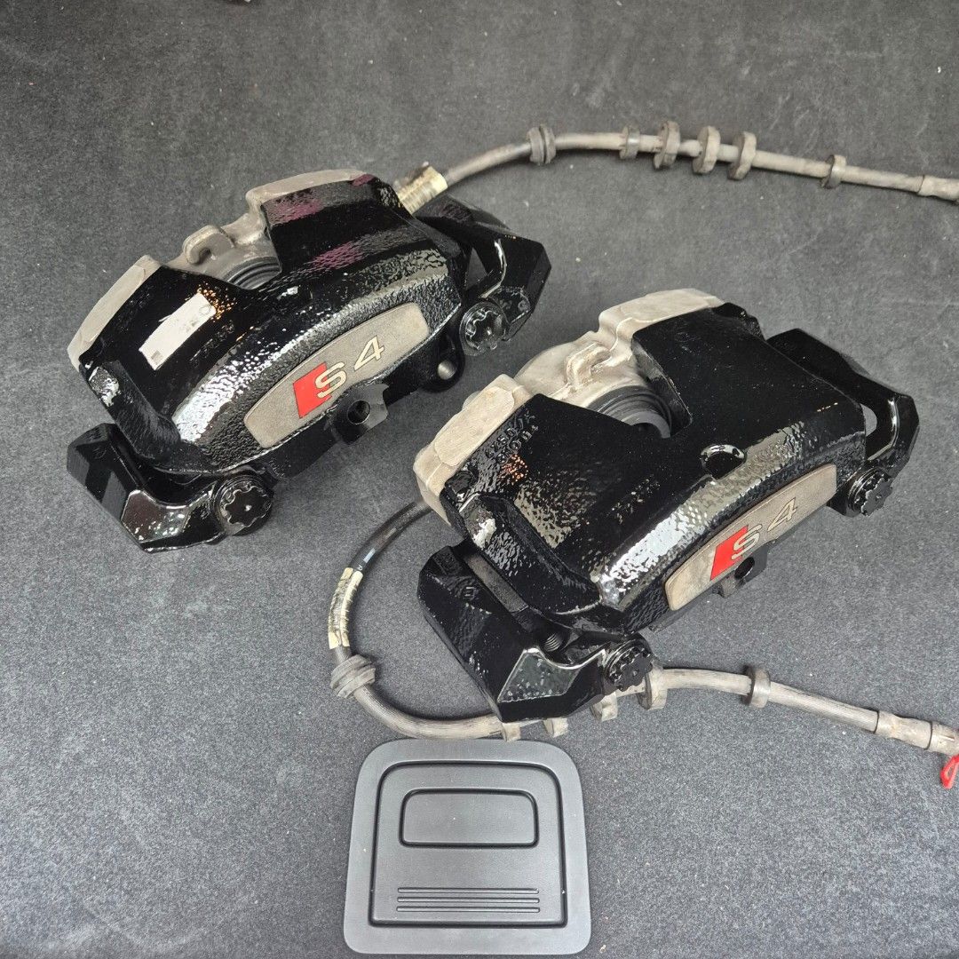 Audi A4/A5/S4/S5 Original Front Calipers + Rotors B8/B8.5 (Category: Accessories) located in Singapore. Submitted by fivezeroeight (Listing ID 1362360119, Image 2). Description: New coat of paint. Price include 1 set of Rotors Should be able to fit B8 / B8.5 Model A4 / A5 / S4 / S5 S4 Emblem can be replaced to S5 Emblem Brake Needs to be Serviced!.