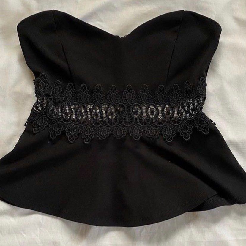 Black Tube with Lacey Design (Category: Sleeveless) located in Baguio. Submitted by from.deana (Listing ID 1362391073, Image 1). Description: Very HQ, may nonslip siya sa breast area paikot hanggang sa back area Thick fabric as well With back zipper Rfs: medyo masikip sa akin.