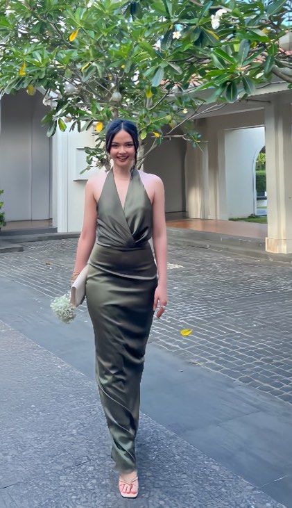 Bridesmaids gown for RENT (Category: Evening dresses & gowns) located in Manila. Submitted by dmlntttt (Listing ID 1362333784, Image 3). Description: For rent bridesmaids gown Would fit XS and SMALL.