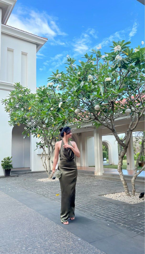 Bridesmaids gown for RENT (Category: Evening dresses & gowns) located in Manila. Submitted by dmlntttt (Listing ID 1362333784, Image 2). Description: For rent bridesmaids gown Would fit XS and SMALL.