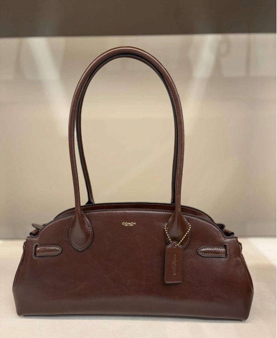 Coach Empire Carryall Bag 34 (Category: Shoulder Bags) located in Manila. Submitted by btdcbagtrendsdcapul.2 (Listing ID 1362354874, Image 3). Description: Inclusion: Tag, Carecard, Paper Bag, Dustbag, Limited stocks only 📩 Dm for inquiries Actual Pic Posted.