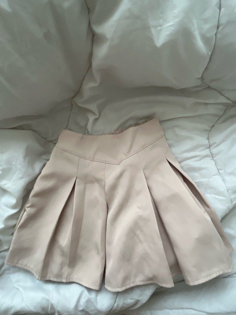 Cream Skort (Category: Skirts) located in Quezon City. Submitted by declutterwithgel (Listing ID 1362313695, Image 3). Description: Bought from SHNUKUM MANILA — free size :) Og price: 699.