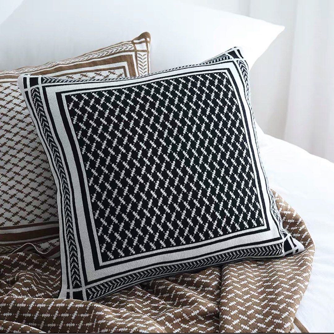 Modern Geometric Woven Cushion Cover – Sophistication in Every Stitch