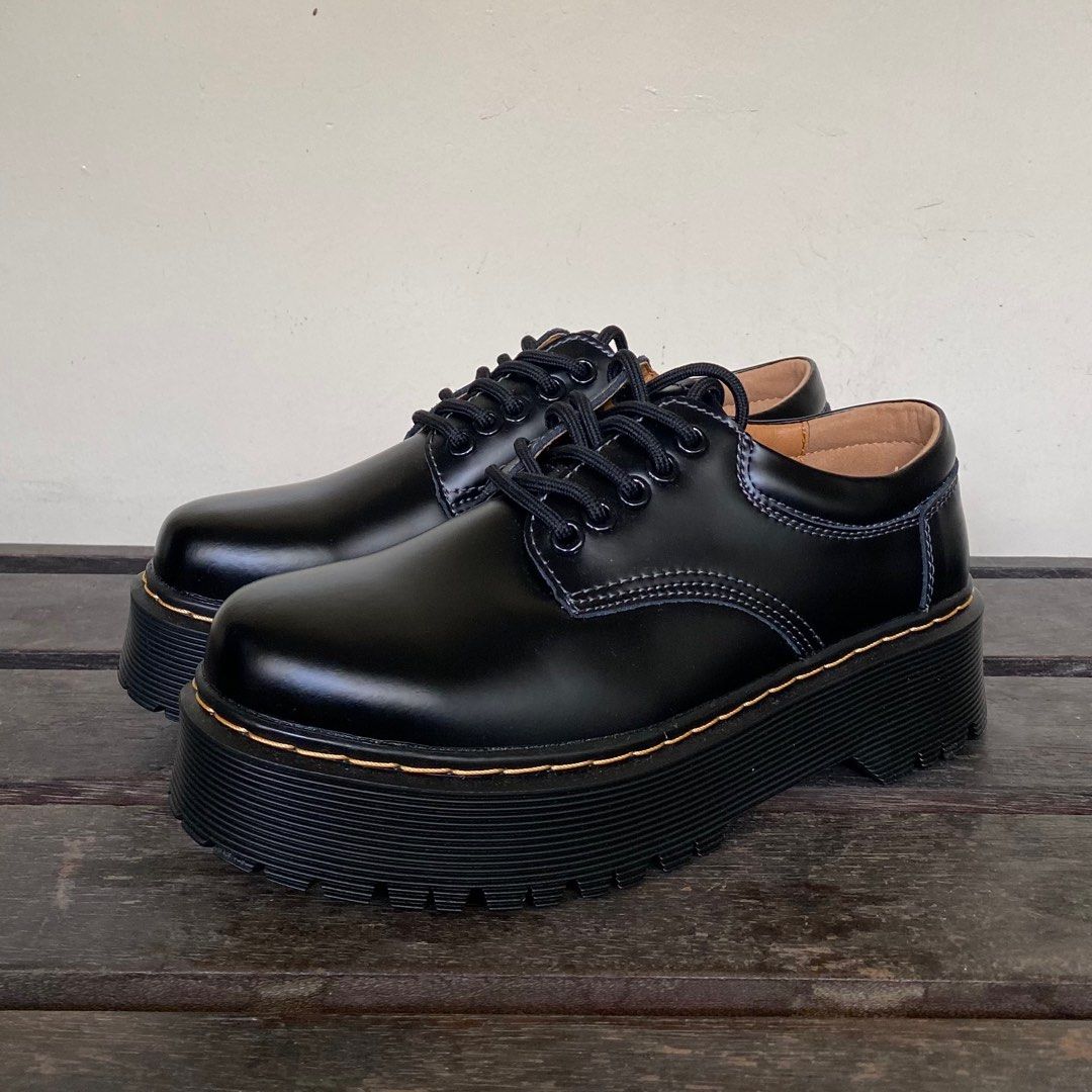 Doc Martens / Dr. Martens 1461 Quad Platforms ♡ (Category: Boots) located in Caloocan City. Submitted by steftaleon (Listing ID 1362442262, Image 1). Description: •used only once to NIKI’s concert ☻ •great quality! gives off emma chamberlain vibes • bought from 🍊 app •RFS - wrong size for me •SIZE 39 on tag but best fits SIZE 38 • MOP — Gcash • SF will be shouldered by the buyer! tags: boots, platforms, doc martens, aesthetic, dr martens.