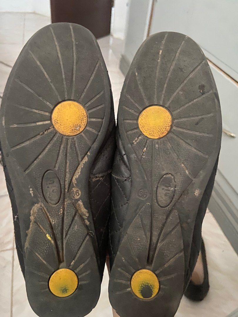 gibi bow embossed flat shoes RUSH SALE (Category: Flats & Sandals) located in Vigan. Submitted by ixukis (Listing ID 1362358824, Image 2). Description: gibi bow embossed flat shoes originally bought for 2k well used but no flaws just needs cleaning rfs: declutterring .