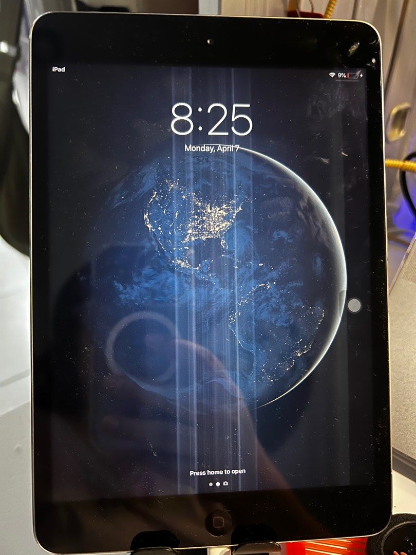 Ipad mini 2 (Category: iPad) located in San Pablo. Submitted by anshinsuru (Listing ID 1362418946, Image 2). Description: ipad mini 2. damaged LCD.