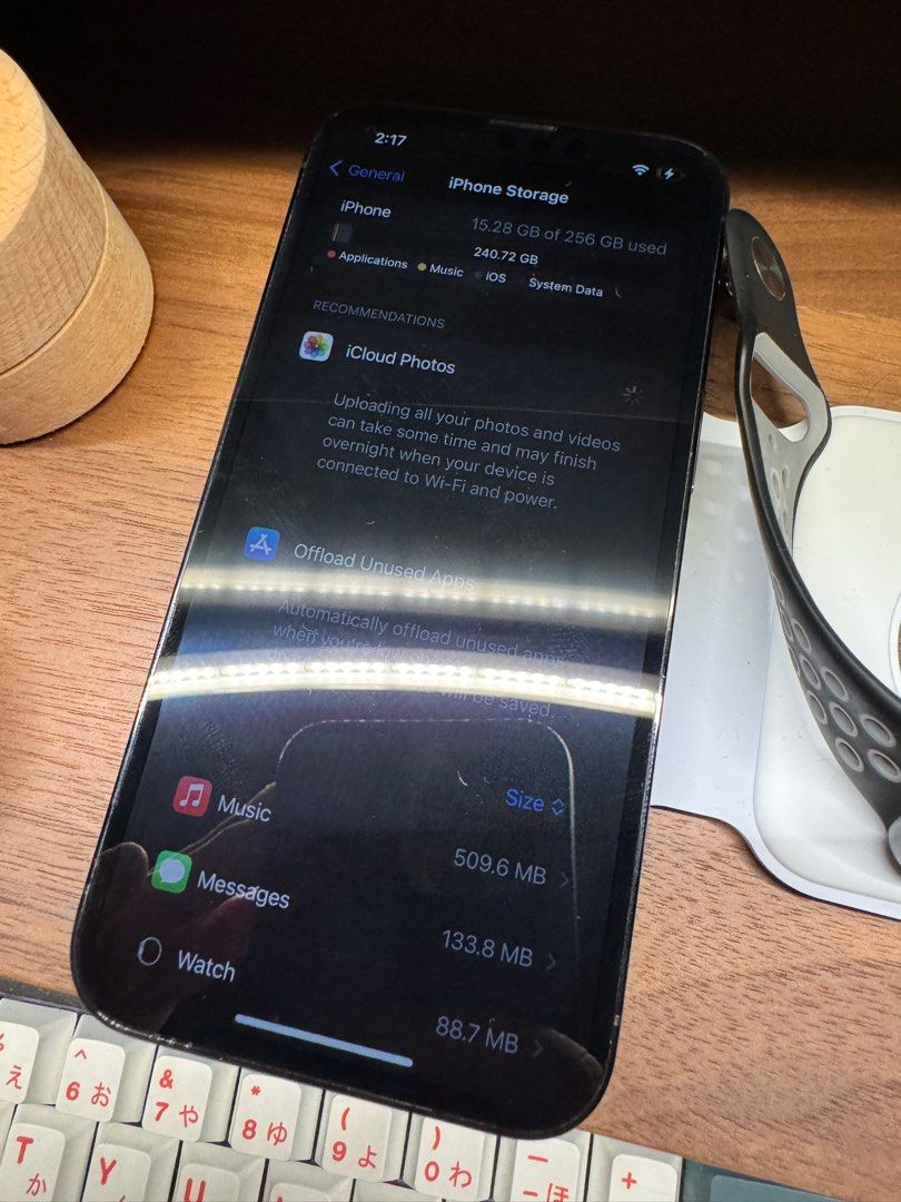 iPhone 13 Pro Graphite 256GB (Category: iPhone 13 Series ) located in Singapore. Submitted by peroxide (Listing ID 1362469483, Image 2). Description: - 256GB - 76% battery health - some micro scratches at charging port and SIM card tray side - paynow or cash only - with original purchase receipt - never disassembled before - all functions working .