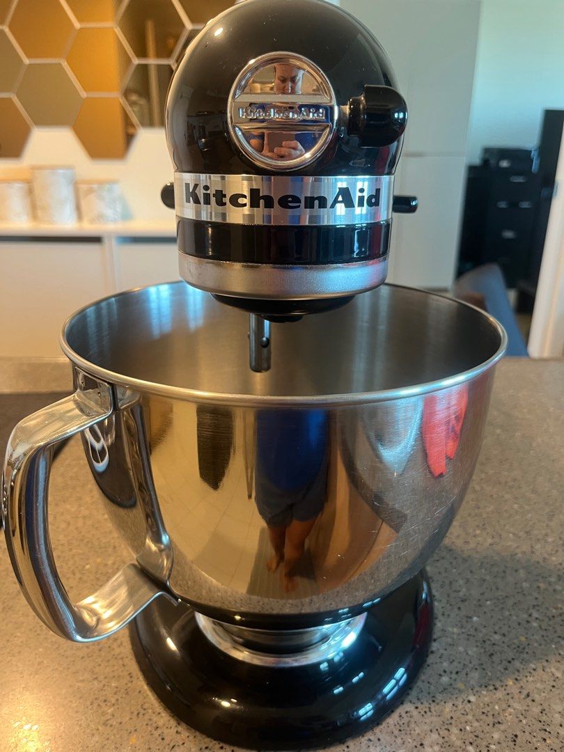 Kitchen Aid (Category: Hand & Stand Mixers) located in Pasig City. Submitted by kristelle2 (Listing ID 1362479007, Image 1). Description: .