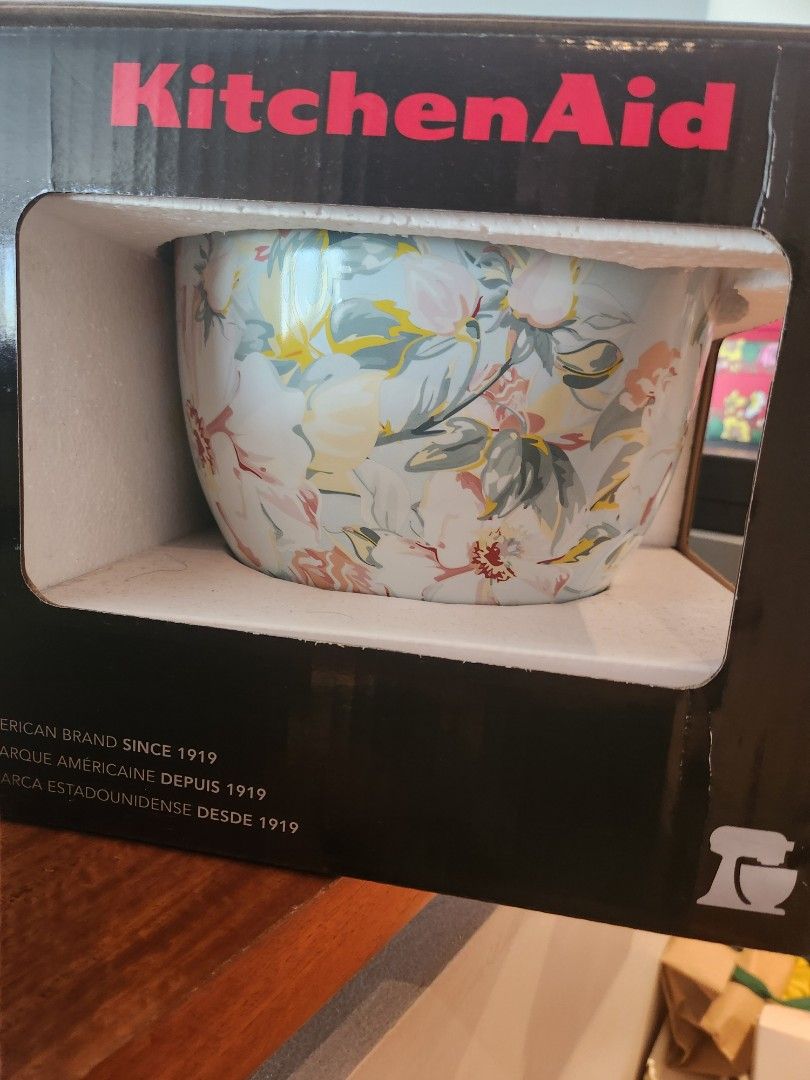 KITCHEN AID New floral ceramic bowl (Category: Bakeware) located in Muntinlupa City. Submitted by sellsgr888t-44104 (Listing ID 1362383944, Image 1). Description: New Kitchen Aid ceramic floral bowl for sale..