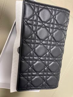 (Category: ) located in . Submitted by fashieclothing (Listing ID 1362431193, Image 1). Description: .