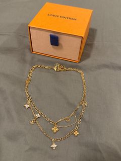 (Category: ) located in . Submitted by mytheluxefashion (Listing ID 1362425459, Image 1). Description: .