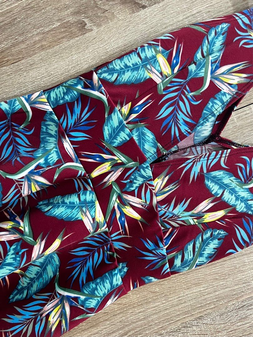 Maroon floral/printed dress (Category: Dresses) located in Taguig. Submitted by ccitemsss (Listing ID 1362370646, Image 2). Description: This item was used once only. Visit our shop for more items. Enjoy Shopping! 🛍️ Place your Order now 🛒 For inquiries, you may message us through chat. We will reply as soon as possible. .