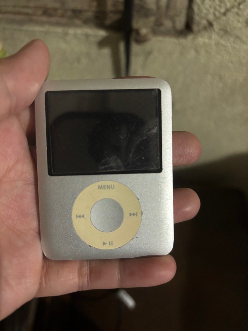 Nano Ipod (Category: Portable Audio Accessories) located in Manila. Submitted by unyangopal87819 (Listing ID 1362409058, Image 1). Description: For parts na lang may sira LCd.. Pero malinis po Lcd nya may plastic sticker lang sya sa ibabaw...